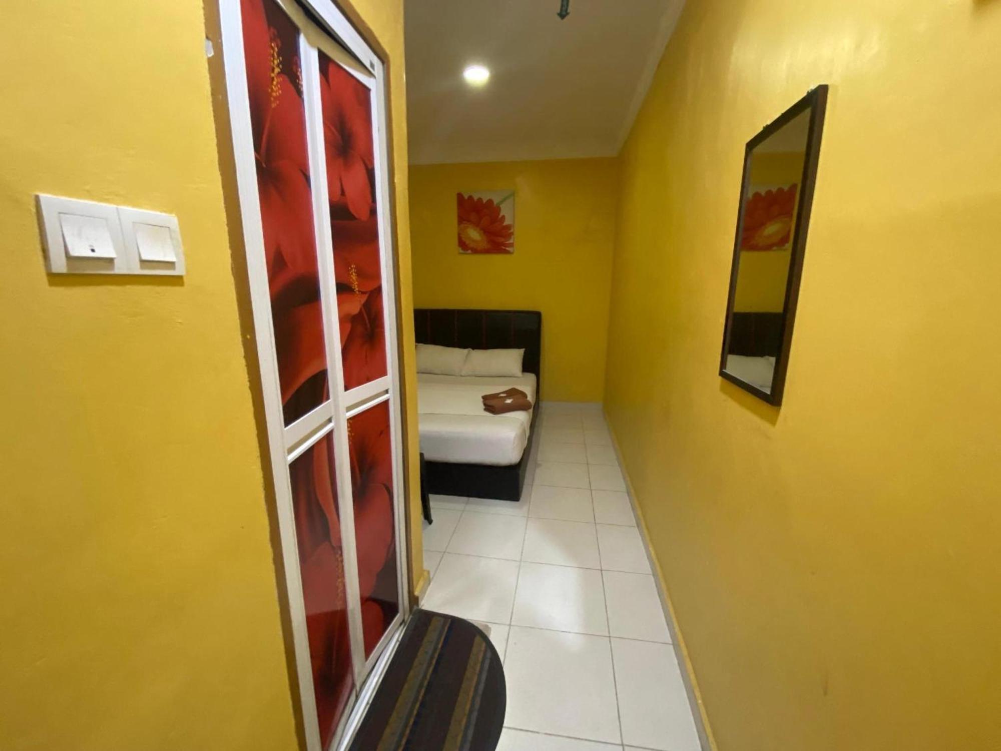 Oyo 91065 Hotel De Anjung Muadzam Shah Экстерьер фото