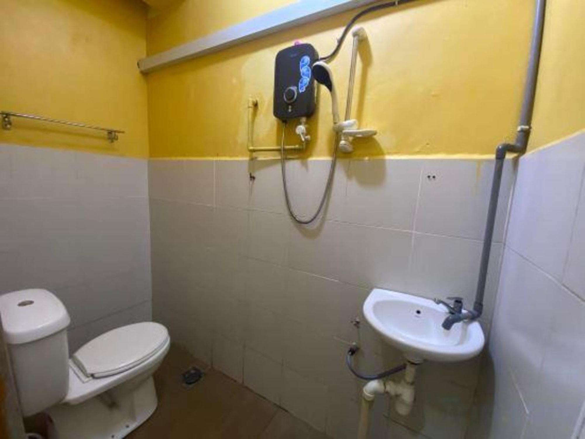Oyo 91065 Hotel De Anjung Muadzam Shah Экстерьер фото