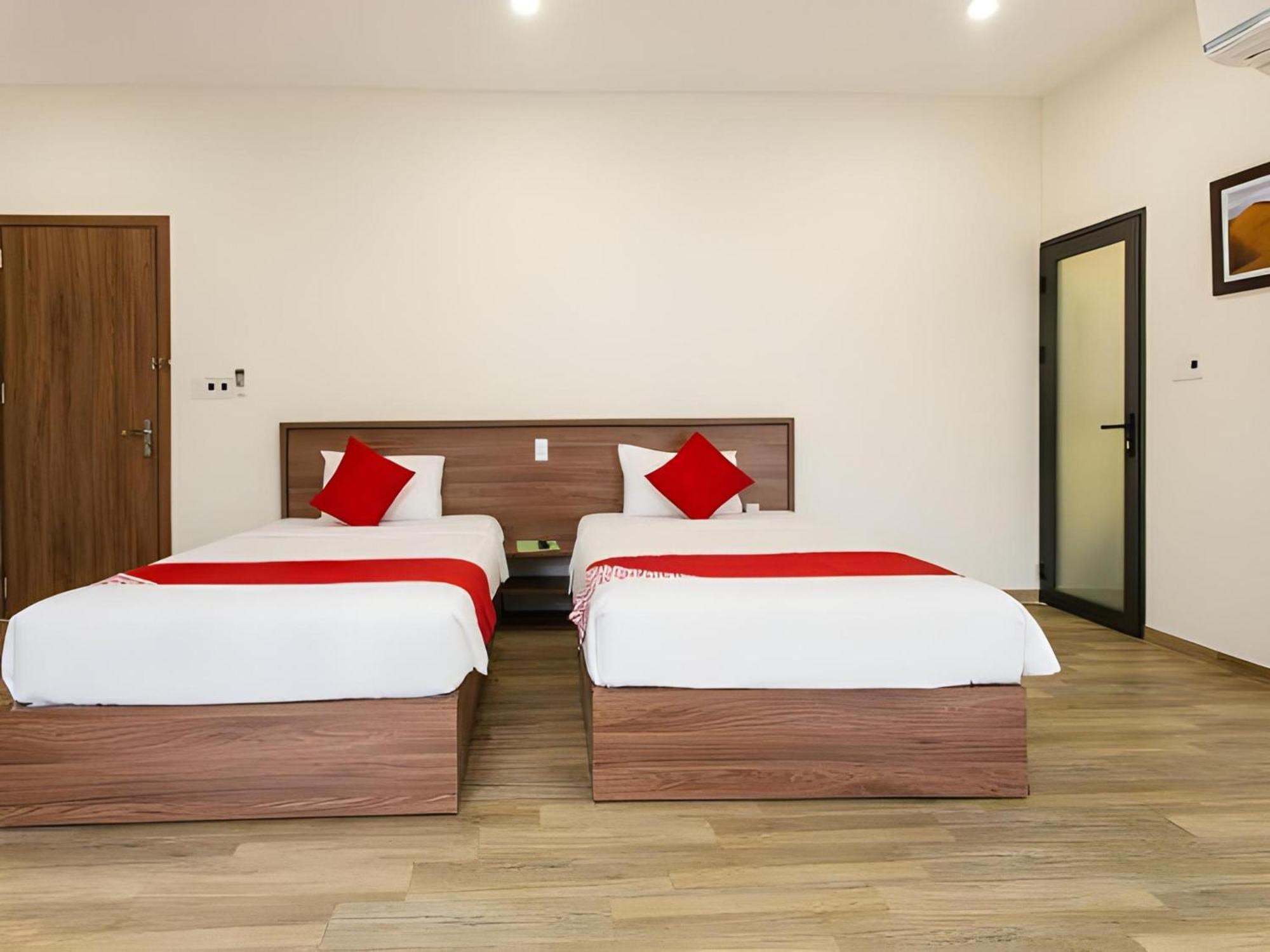 Oyo 91065 Hotel De Anjung Muadzam Shah Экстерьер фото