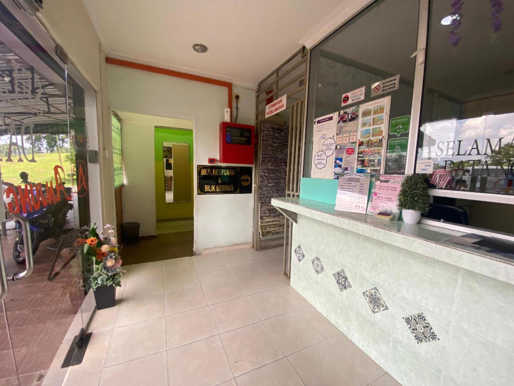 Oyo 91065 Hotel De Anjung Muadzam Shah Экстерьер фото